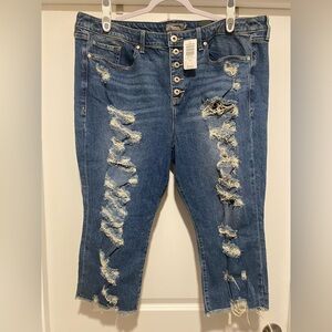 NWT Torrid Distressed Stovepipe Crop Jeans with Button Fly Women’s Size 20